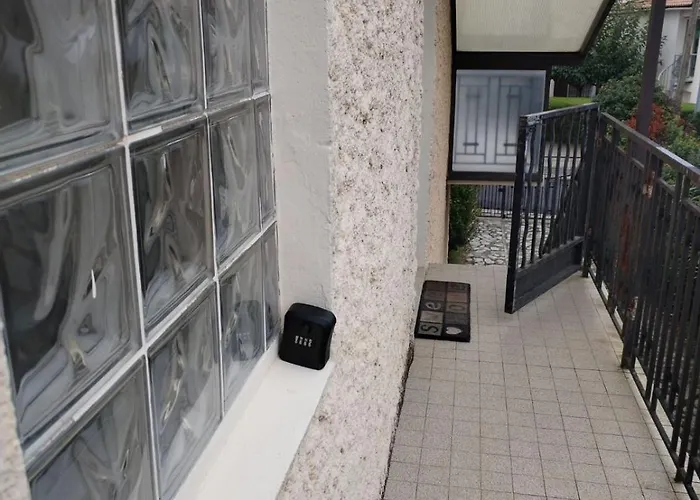 T2 Lumineux Avec Terrasse Proche Du Tram Apartmán